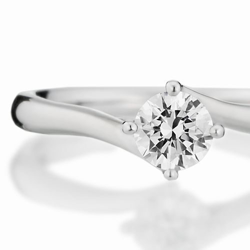 婚約指輪:美しいラインの4本爪がアクセントのS字ソリティアリング