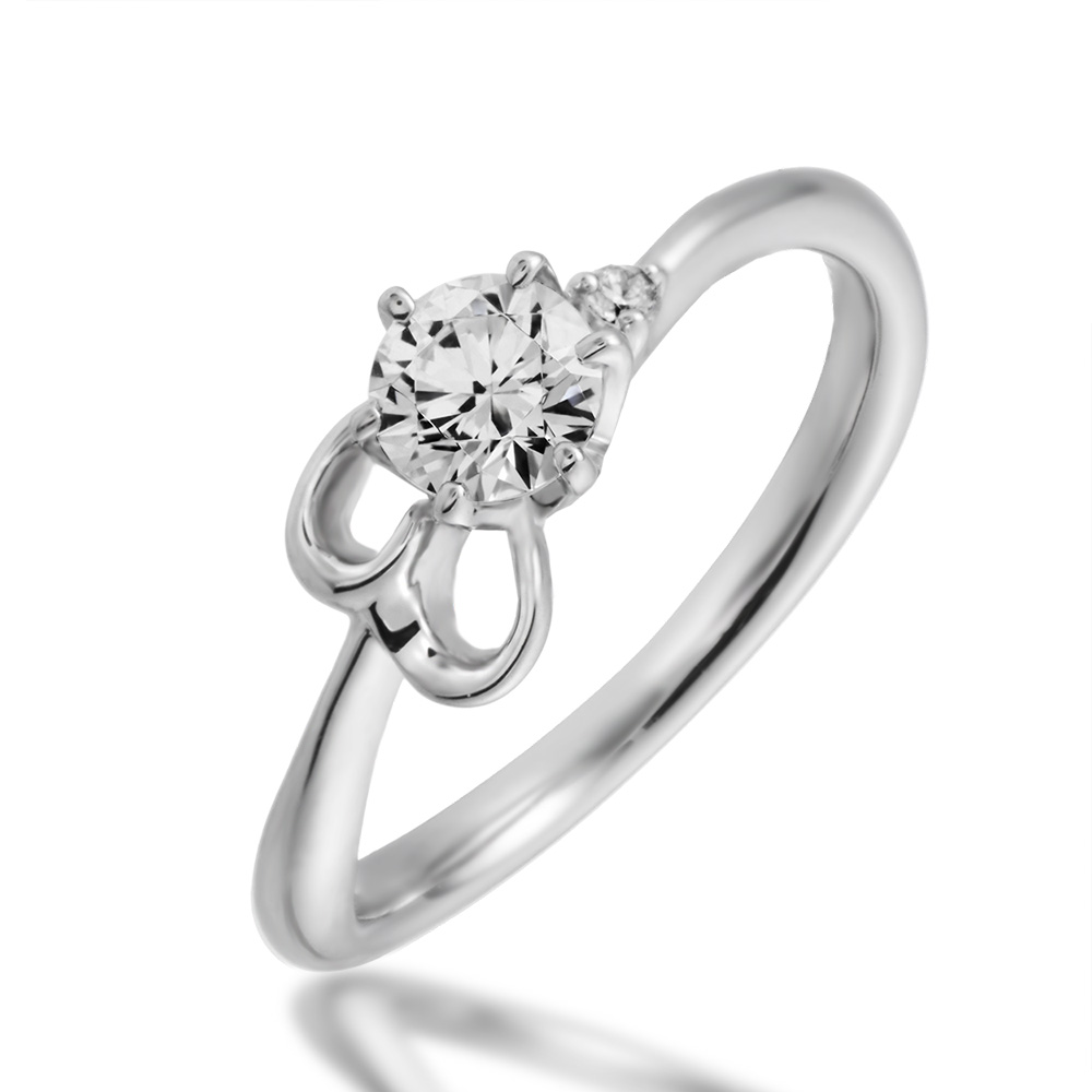 婚約指輪:アルファベット『E』モチーフのウェーブラインにダイヤを添えて