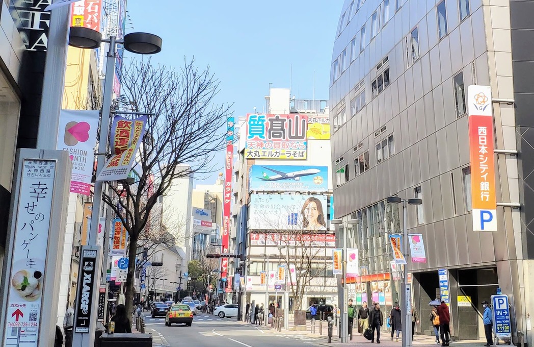 コロナで外出自粛要請が出ている福岡天神西通り