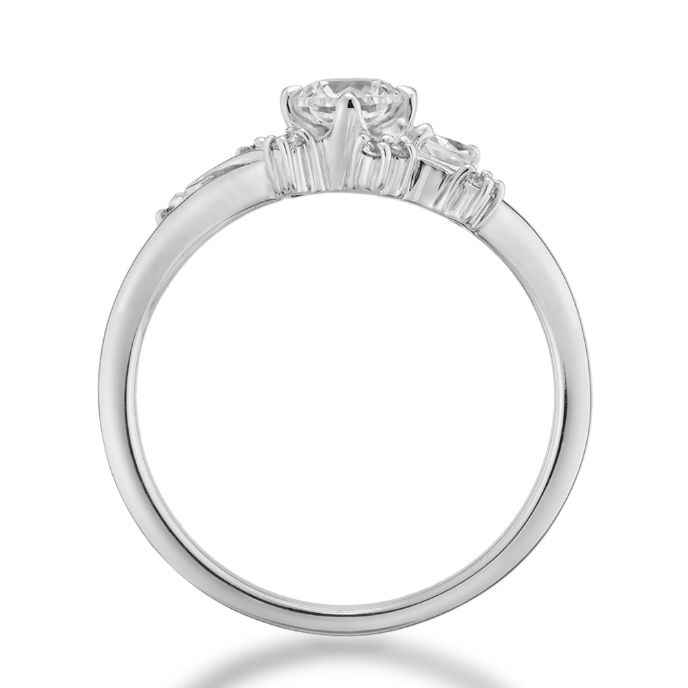 煌めくリーフモチーフとアシンメトリーな輝きが美しいボタニカルリング