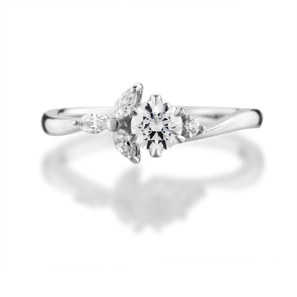 3石のマーキスカットが花びらのように寄り添うアシンメトリーな婚約指輪