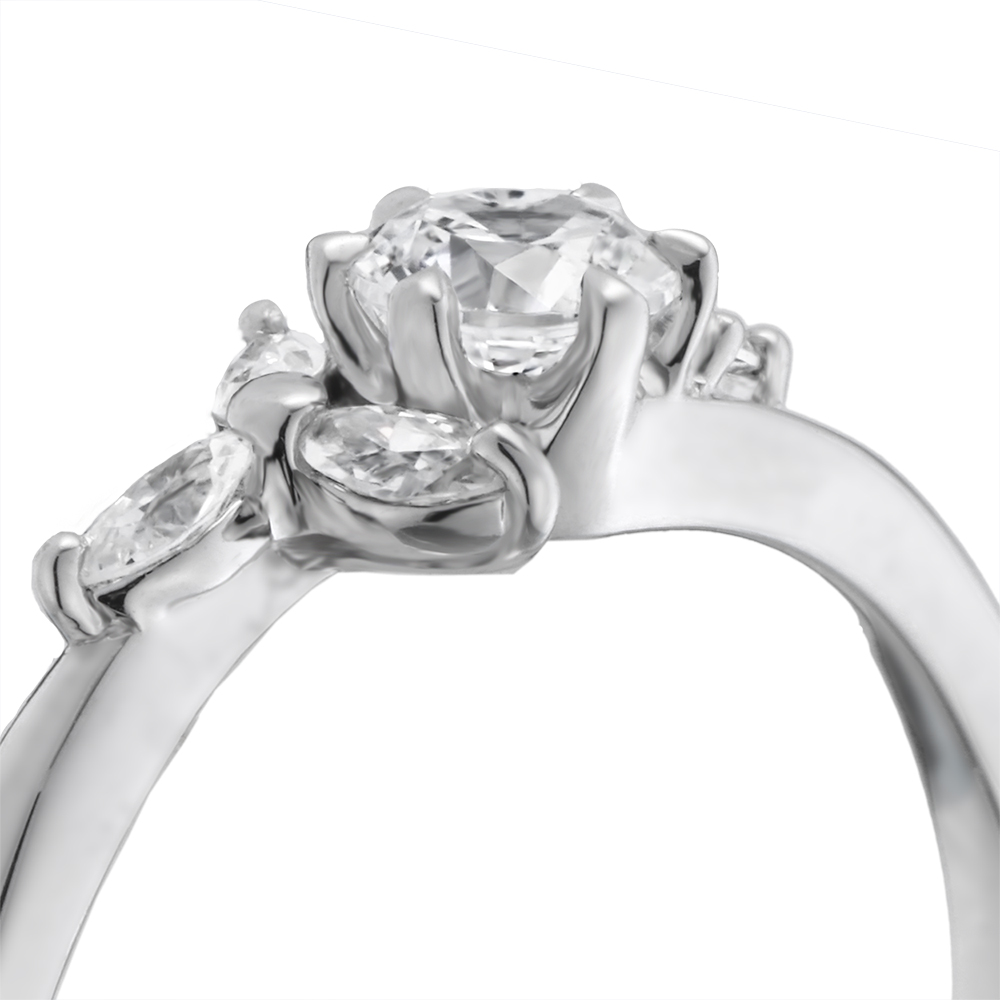 3石のマーキスカットが花びらのように寄り添うアシンメトリーな婚約指輪