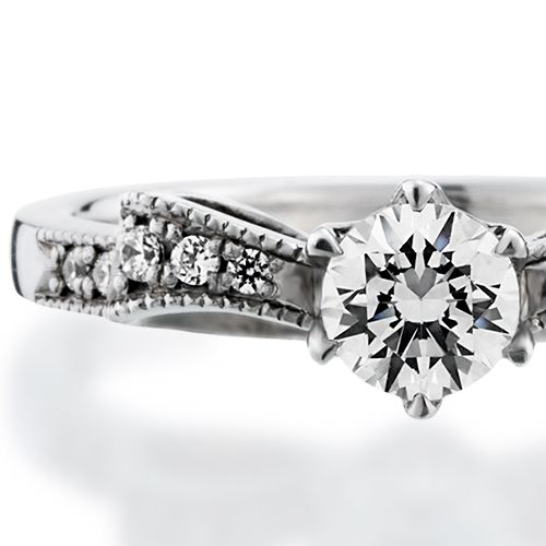 婚約指輪:かわいいリボンにダイヤとミル打ちを添えたデザイン
