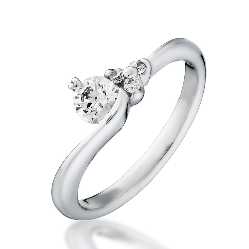 婚約指輪-柔らかなV字ラインに3石のダイヤを添えたリング|福岡の婚約指輪・結婚指輪│宝石・時計いのうえ