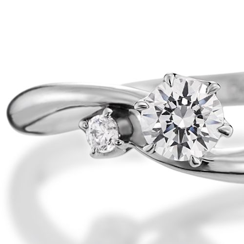 婚約指輪:優美な曲線を描いた大きなS字ラインにダイヤモンドを1石添えたリング