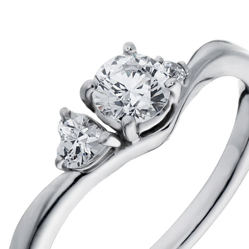 婚約指輪:人気のV字ラインに可愛いハートシェイプのダイヤを添えたリング