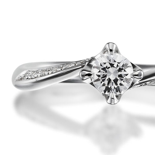 婚約指輪:シャープなエッジとメレダイヤ煌めくスタイリッシュなフォルムのS字デザイン