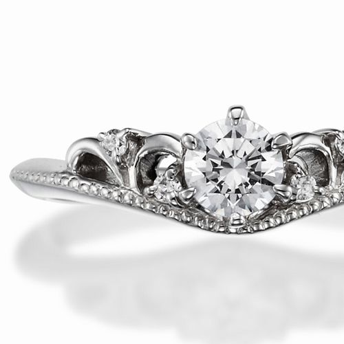 婚約指輪:V字のフォルムにダイヤとミル打ちをそえたティアラスタイル