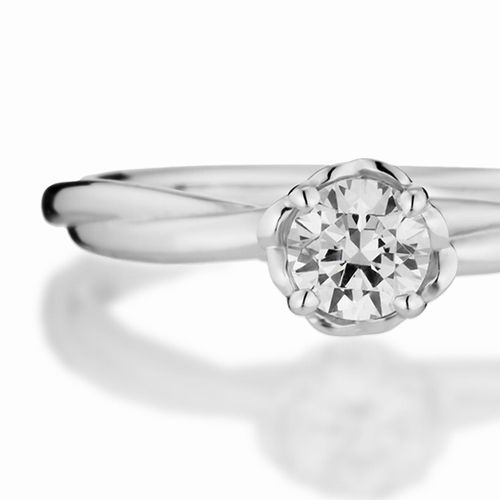 婚約指輪:一輪の花をモチーフにツイストしたアームが個性的なソリティアリング