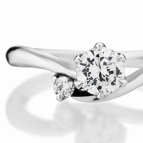 婚約指輪:オシャレにアレンジした柔らかなV字ラインに1つのダイヤを添えたデザイン