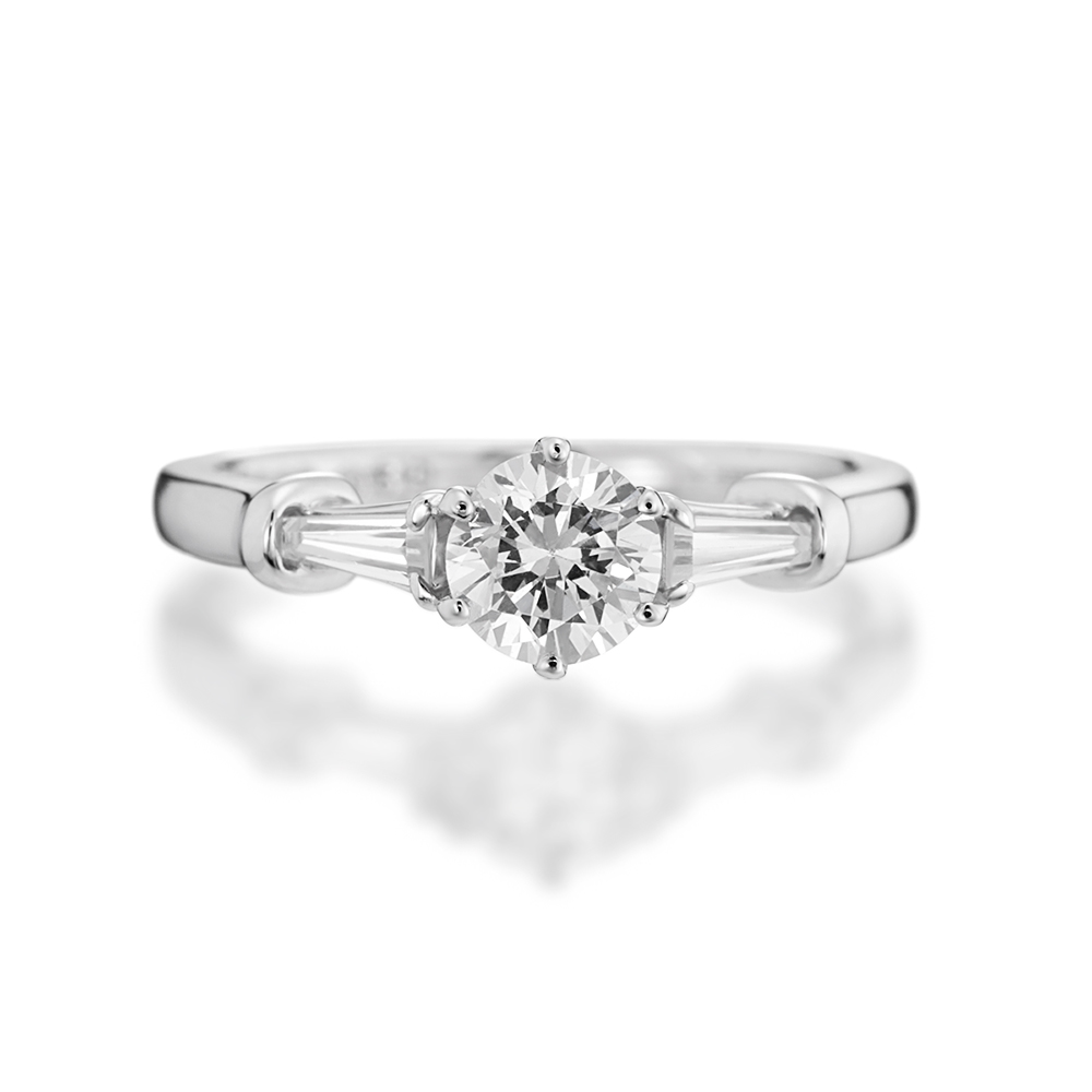 結婚指輪-中石とテーパーダイヤモンドが魅力のサイドストーンリング|福岡の婚約指輪・結婚指輪│宝石・時計いのうえ
