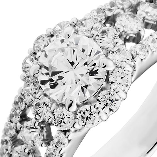婚約指輪:たっぷりのダイヤに透かしを入れた気品あるゴージャスなヘイロースタイル