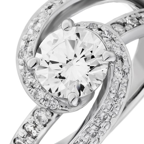 婚約指輪:指に優しくフィットする丸みのラインに贅沢にダイヤをあしらったリング