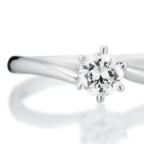 婚約指輪:高い人気を誇る滑らかな曲線を描くS字ラインの定番ソリティアリング