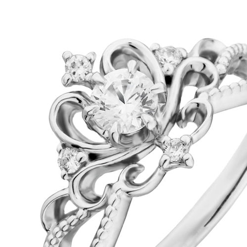 婚約指輪:ハートをモチーフにしたボリュームのあるプリンセス ティアラスタイル