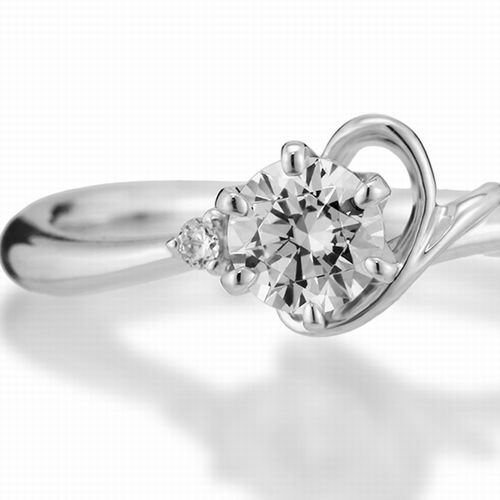 婚約指輪:アルファベット『Y』モチーフのウェーブラインにダイヤを添えて