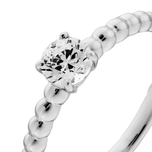 婚約指輪:丸玉をほどこした丸みのあるアームのフォルムが優しいソリティアリング