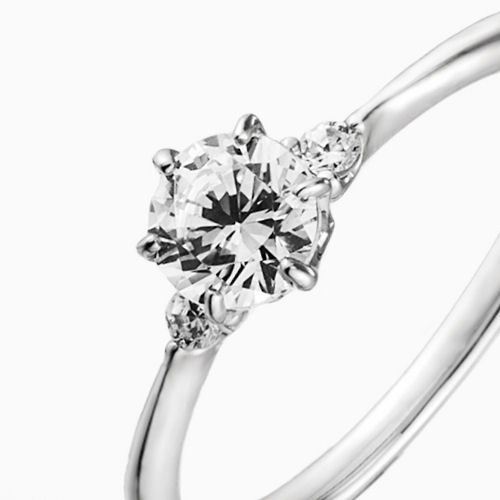 婚約指輪:シンプルでスリムなストレートラインにダイヤを添えた人気デザイン