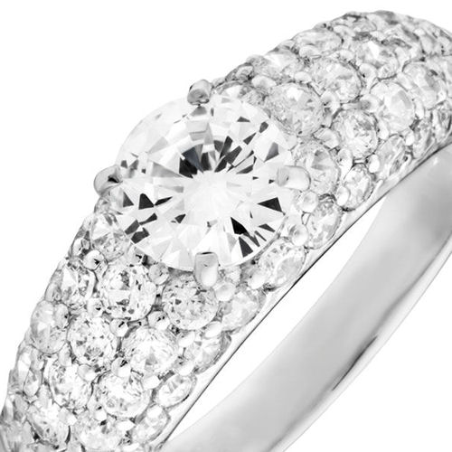 婚約指輪:60石以上のメレダイヤをびっしりと敷き詰めたゴージャスなパヴェデザイン