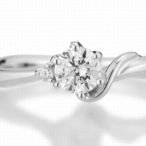 婚約指輪:アルファベット『S』モチーフのウェーブラインにダイヤを添えて