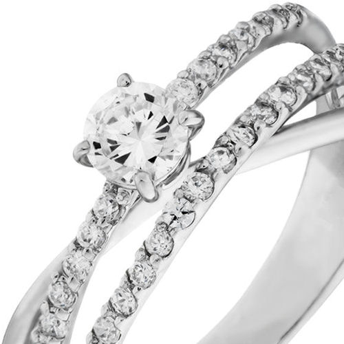 婚約指輪:2本のダイヤのラインが美しいカジュアルでゴージャスな幅広リング