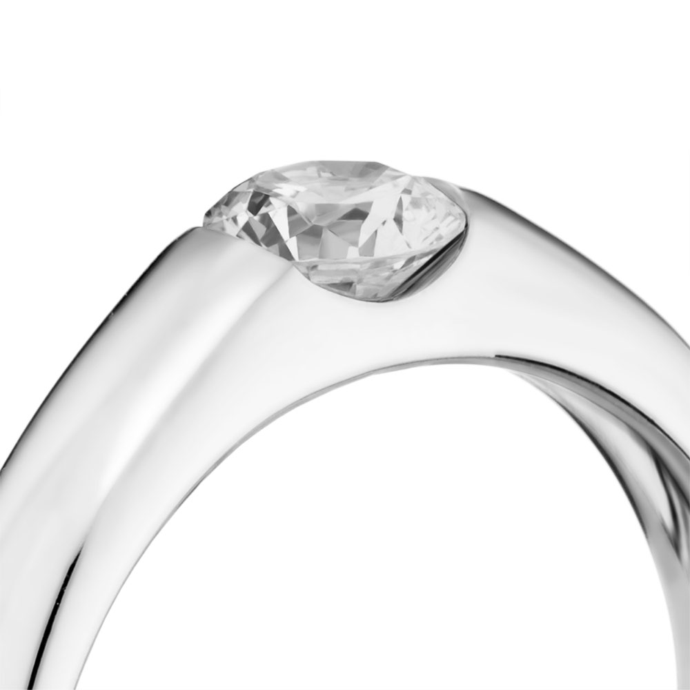 婚約指輪-シンプルな平甲丸リングに一粒ダイヤをあしらった ...