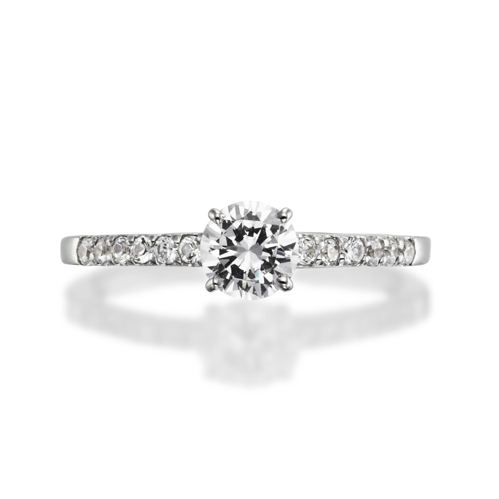 シンプルで華やかなデザインの婚約指輪は当店の人気No.1
